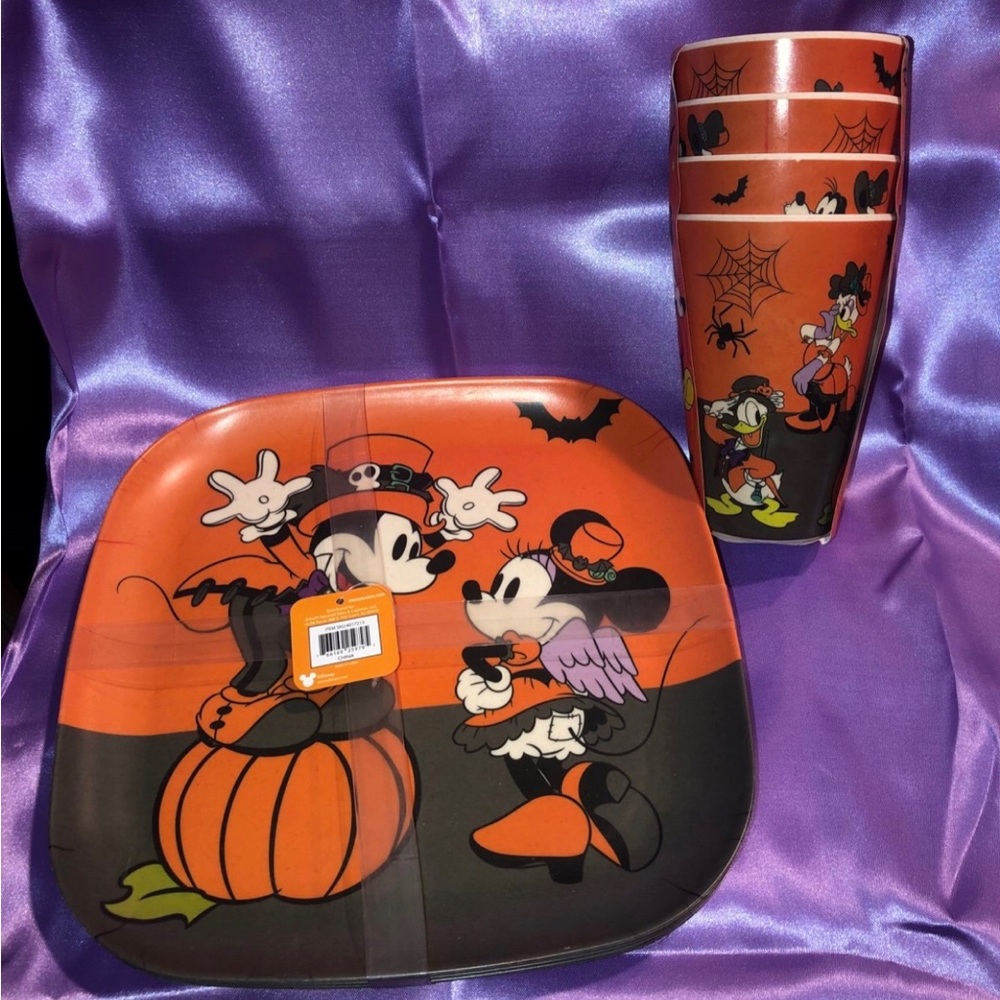 🎃 Disney Halloween Dinnerware Set Orange and Black